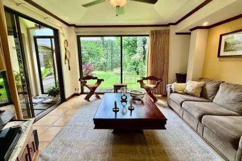 Venta de Casa de 2 Niveles en Condominio Montemar en Loma Real, Guachipelín, Escazú - Imagen 6