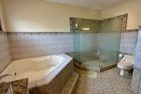 Venta de Casa de 2 Niveles en Condominio Montemar en Loma Real, Guachipelín, Escazú - Imagen 12