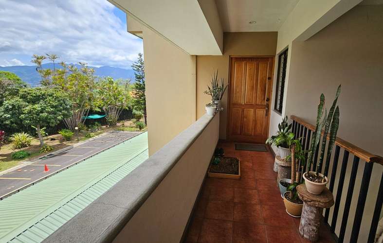 Se vende apartamento en San Pedro de Montes de Oca. Cod 25473