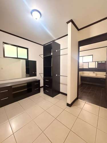 Casa independiente en alquiler en Salitral, Santa Ana: amplitud, accesibilidad y solo 3 minutos del centro