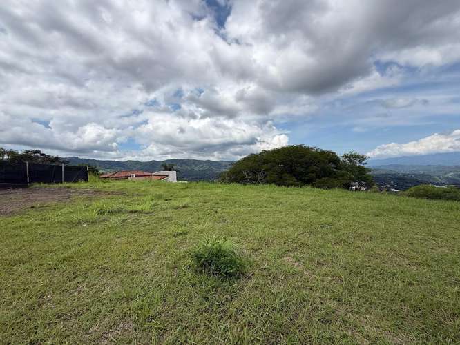 EN VENTA - AMPLIO LOTE CON HERMOSAS VISTAS PANORAMICAS - CIUDAD COLON