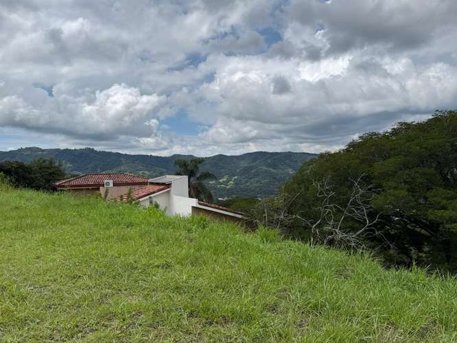EN VENTA - AMPLIO LOTE CON HERMOSAS VISTAS PANORAMICAS - CIUDAD COLON