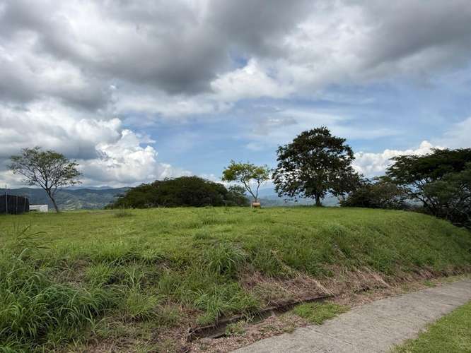 EN VENTA - AMPLIO LOTE CON HERMOSAS VISTAS PANORAMICAS - CIUDAD COLON