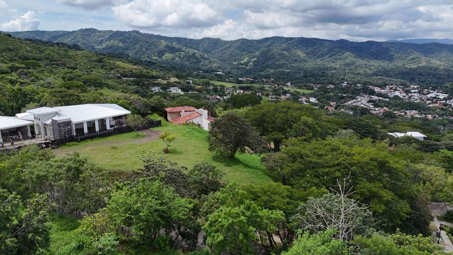 EN VENTA - AMPLIO LOTE CON HERMOSAS VISTAS PANORAMICAS - CIUDAD COLON