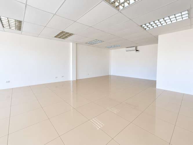 Alquiler Local en Centro Comercial - Sobre Calle Vieja a Tres Ríos ID6176 - Imagen 6