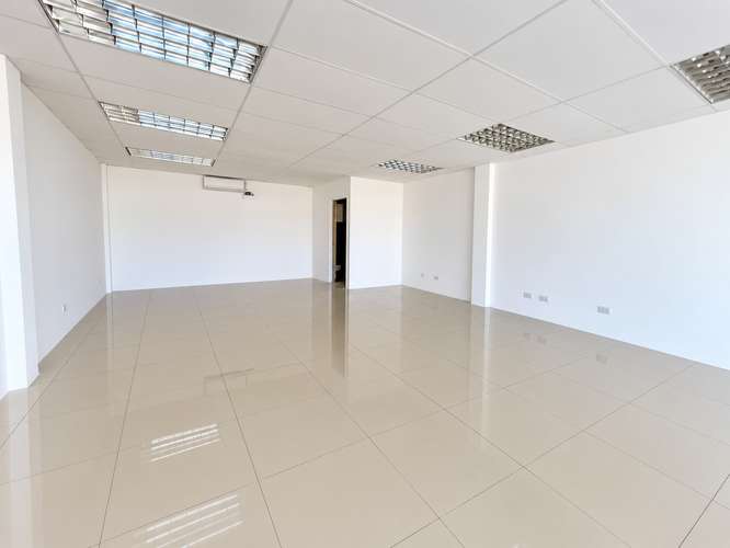 Alquiler Local en Centro Comercial - Sobre Calle Vieja a Tres Ríos ID6176 - Imagen 5