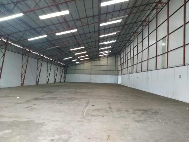 Alquiler bodega comercial de 1100m² en Tibás con seguridad 24/7