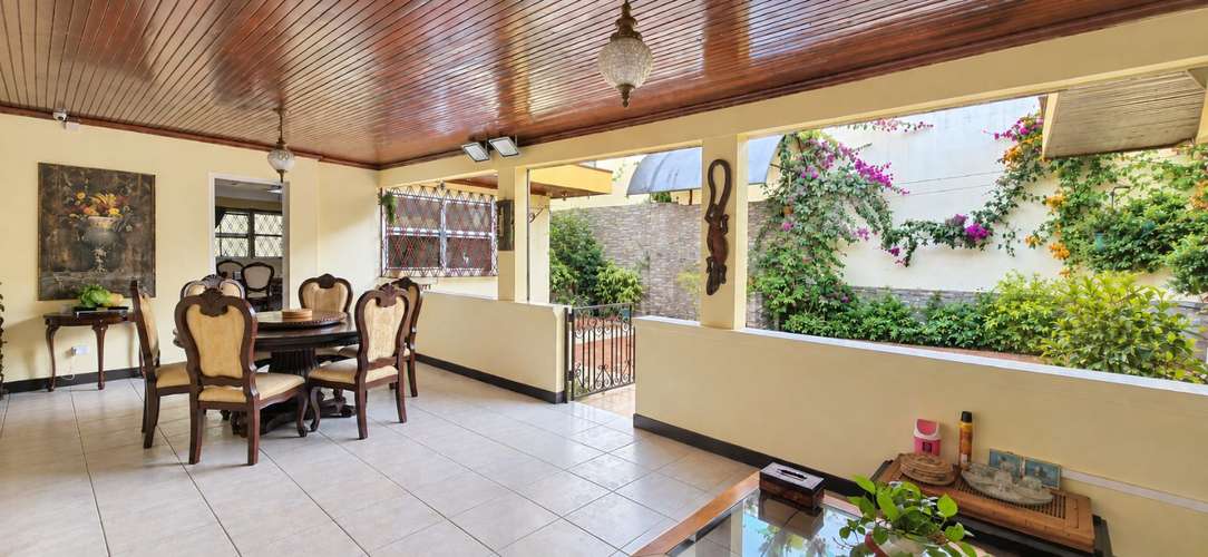Venta de casa para oficina en Curridabat