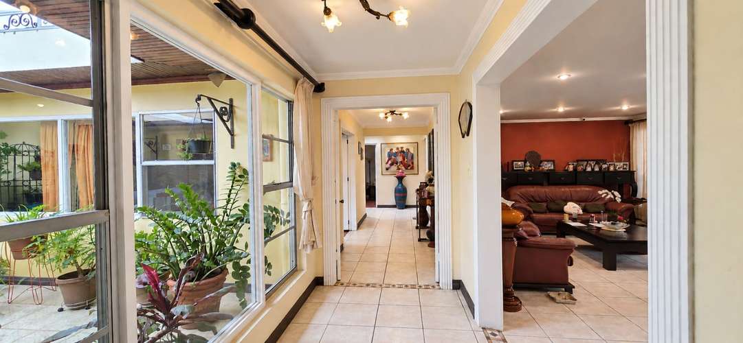 Venta de casa para oficina en Curridabat