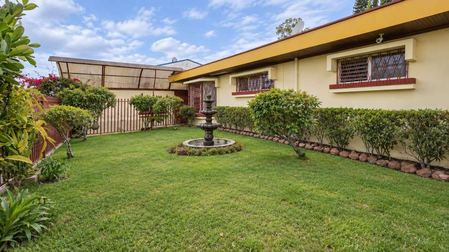 Venta de casa para oficina en Curridabat