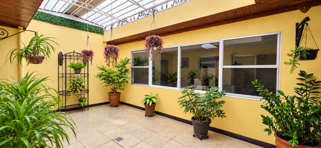Venta de casa para oficina en Curridabat
