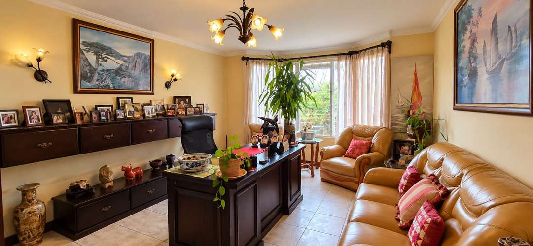 Venta de casa para oficina en Curridabat
