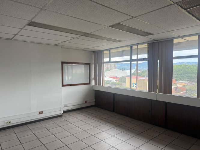 Oficina en venta en Centro Colón: 50 m², 2 estacionamientos, seguridad 24 horas