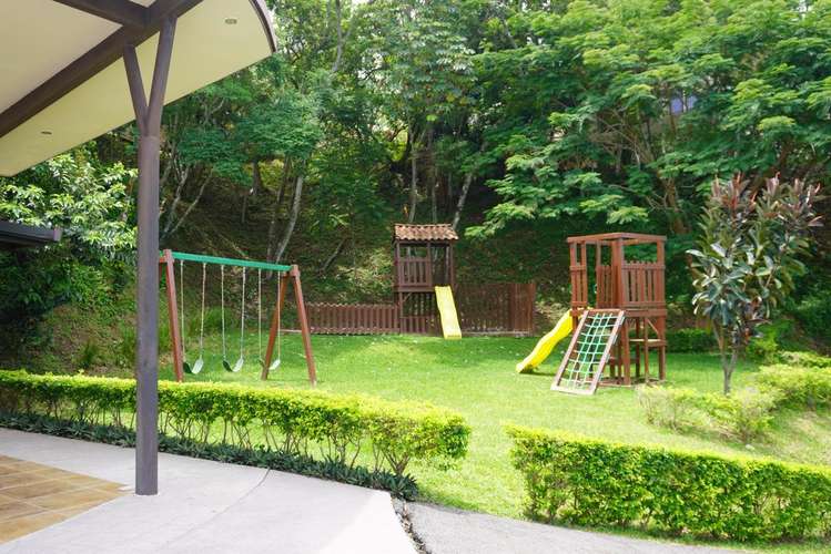 EN VENTA - AMPLIA CASA CON VISTAS PANORAMICAS - CIUDAD COLON - Imagen 17