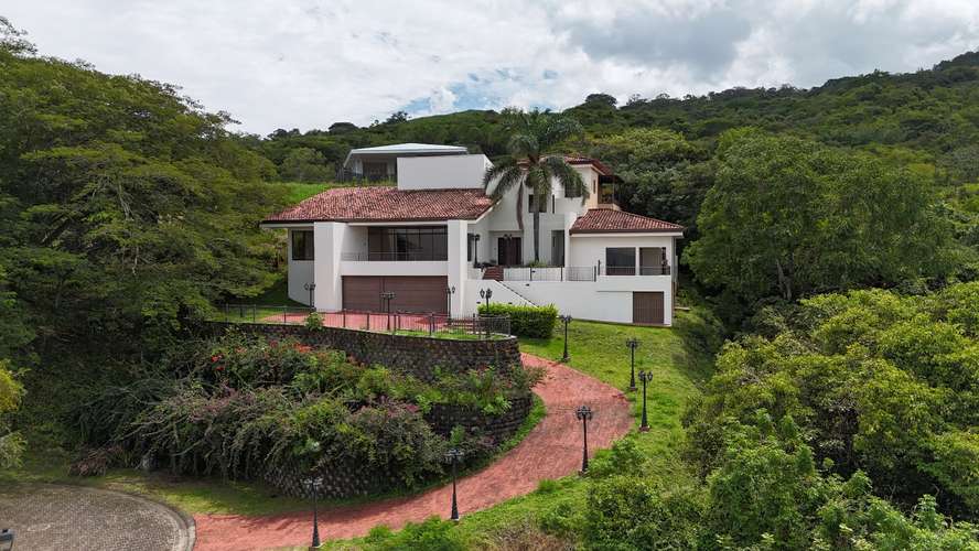 EN VENTA - AMPLIA CASA CON VISTAS PANORAMICAS - CIUDAD COLON - Imagen 14