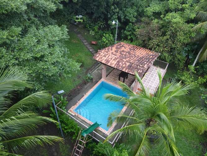 CASA AMUEBLADA CON PISCINA, AMPLIO TERRENO Y POTENCIAL DE INVERSIÓN - Imagen 4