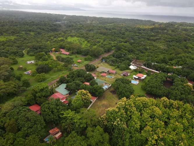 CASA AMUEBLADA CON PISCINA, AMPLIO TERRENO Y POTENCIAL DE INVERSIÓN - Imagen 3