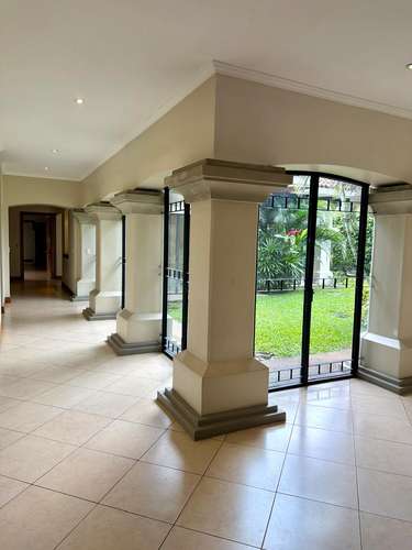 Preciosa casa de un piso con jardín - Imagen 19