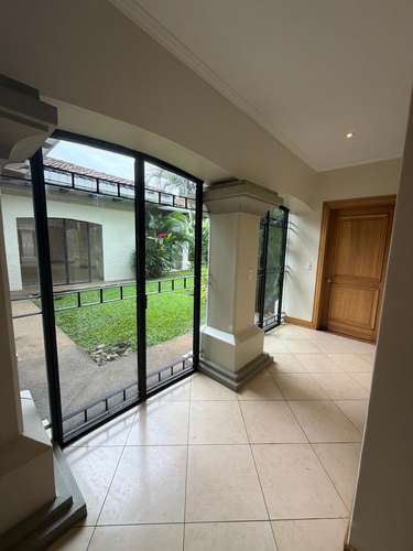 Preciosa casa de un piso con jardín - Imagen 2