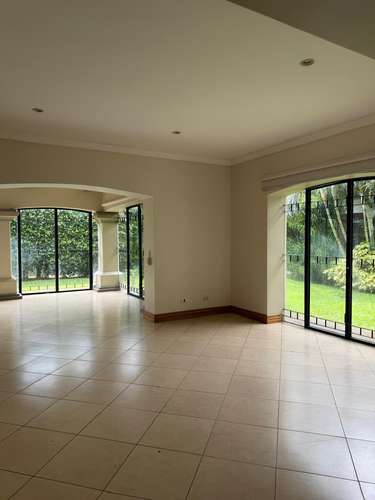 Preciosa casa de un piso con jardín - Imagen 6