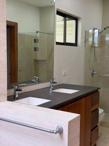 Preciosa casa de un piso con jardín - Imagen 7