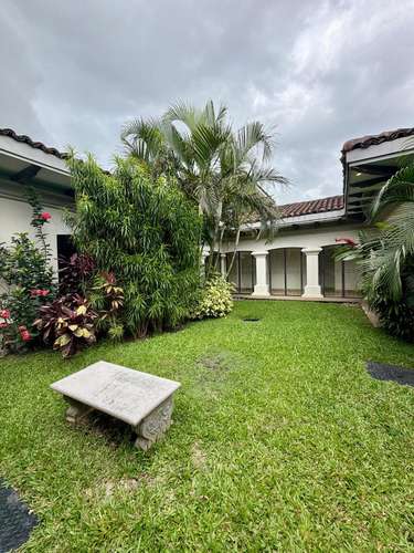 Preciosa casa de un piso con jardín - Imagen 5