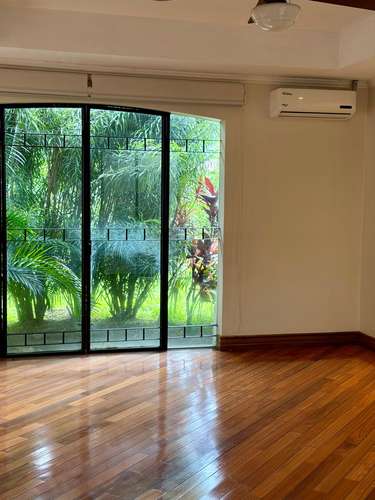 Preciosa casa de un piso con jardín - Imagen 11