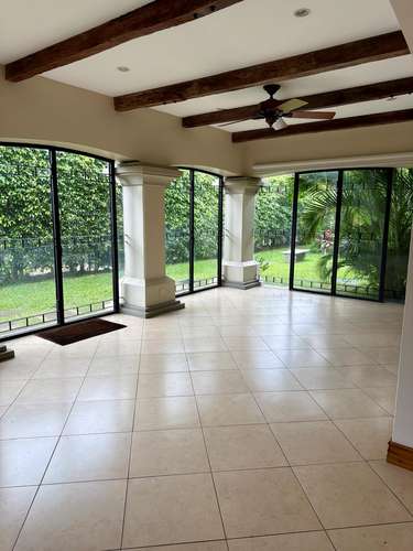 Preciosa casa de un piso con jardín - Imagen 8