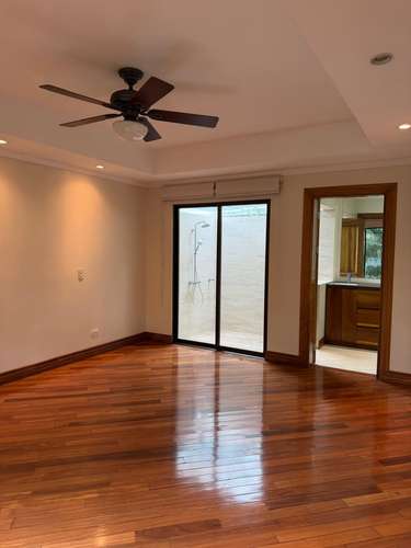 Preciosa casa de un piso con jardín - Imagen 3