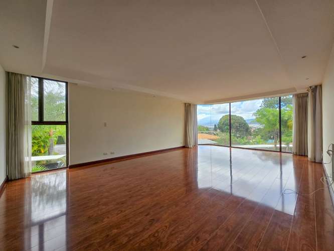 Apartamento de 300 m2 en 1er nivel con 3 habit. en Bello Horizonte Escazú - Imagen 6
