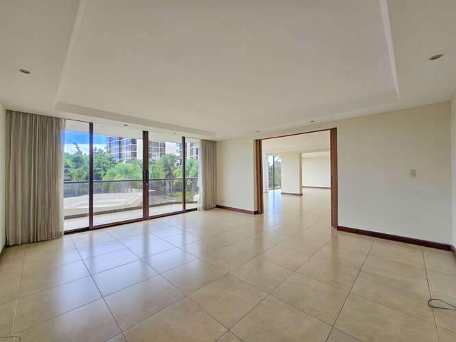 Apartamento de 300 m2 en 1er nivel con 3 habit. en Bello Horizonte Escazú - Imagen 12