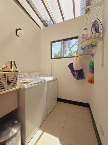 GUACHIPELIN NORTE! MODERNA CASA DE 3 HAB/2.5BAÑOS/2PARQUEOS/JARDIN/LINEA BLANCA - Imagen 9