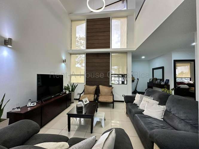 Casa Moderna en Condominio Francosta con 4 habitaciones – Diseño Arquitectónico  - Imagen 3