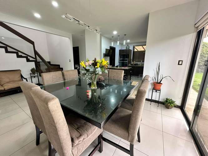 Casa Moderna en Condominio Francosta con 4 habitaciones – Diseño Arquitectónico  - Imagen 7