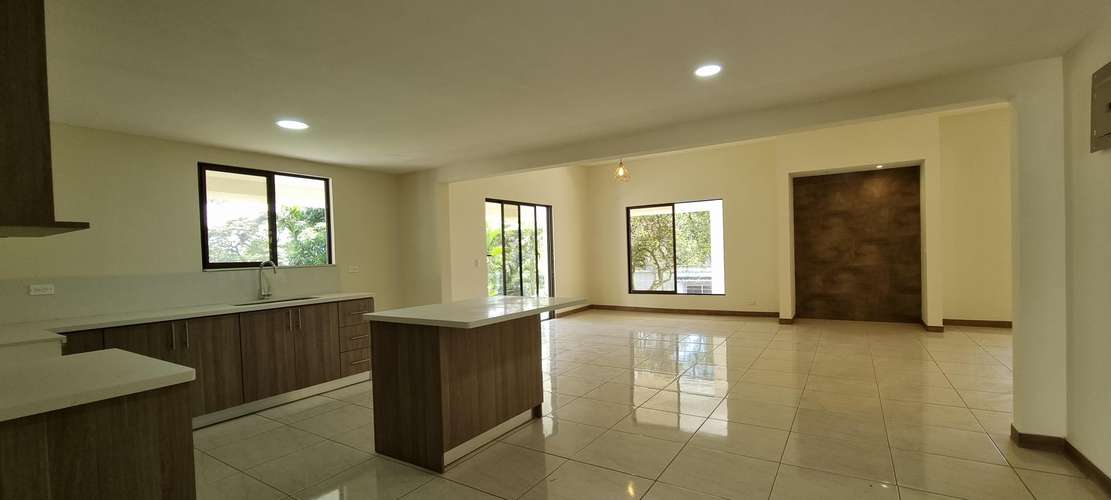EN VENTA - AMPLIA CASA DE 1 NIVEL.  - EL RODEO - CIUDAD COLON - Imagen 9
