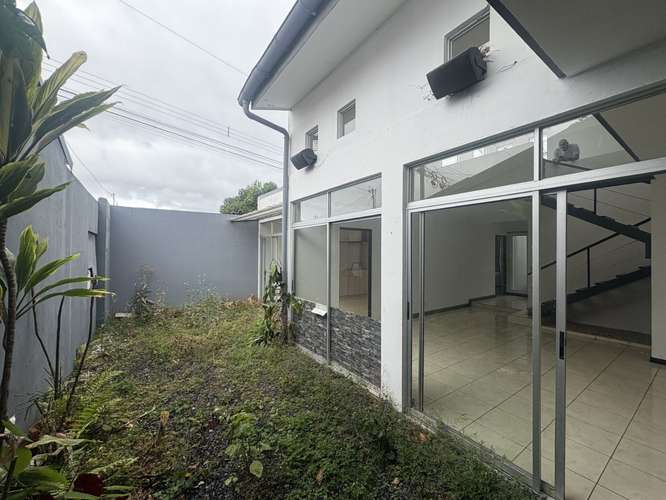 *Venta Casa para INVERSIÓN en Residencial Monserrat, Tres Ríos. - Imagen 3