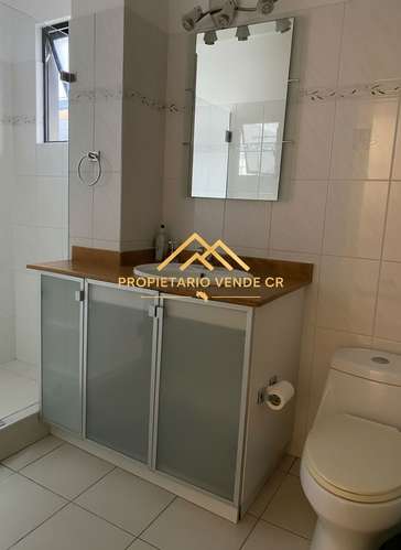 Apartamento amueblado en venta en Trejos Montealegre, Escazú: 2 habitaciones, 2 parqueos y vista a las montañas - Imagen 7