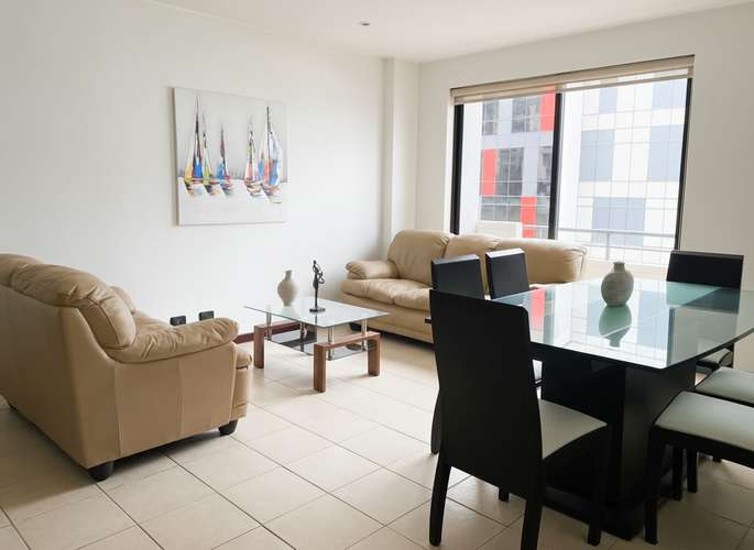 Apartamento amueblado en venta en Trejos Montealegre, Escazú: 2 habitaciones, 2 parqueos y vista a las montañas - Imagen 2