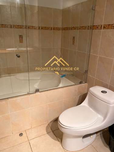 Apartamento amueblado en venta en Trejos Montealegre, Escazú: 2 habitaciones, 2 parqueos y vista a las montañas - Imagen 6