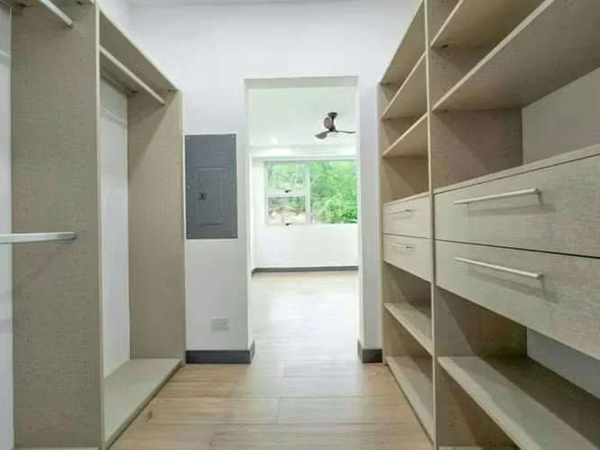 Para estrenar! Lujoso apartamento con jardín y línea blanca en Santa Ana - Imagen 16