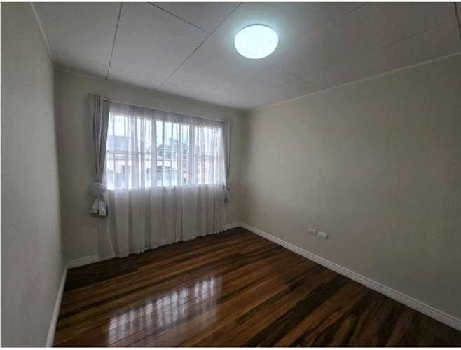 *Venta de casa de dos plantas en el corazón de Tibás, San José. - Imagen 12