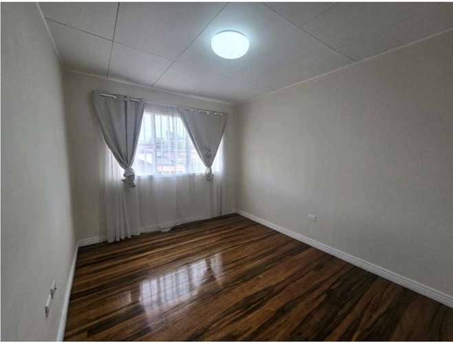 *Venta de casa de dos plantas en el corazón de Tibás, San José. - Imagen 13
