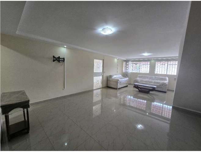 *Venta de casa de dos plantas en el corazón de Tibás, San José. - Imagen 3