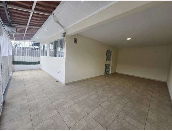 *Venta de casa de dos plantas en el corazón de Tibás, San José. - Imagen 2