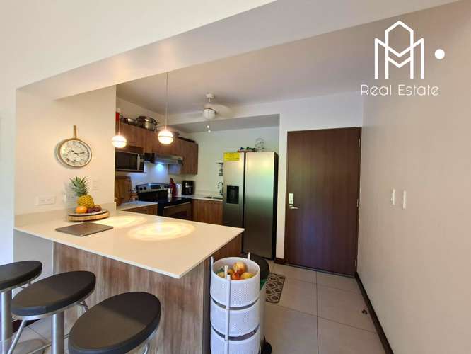 Apartamento amueblado de 2 habitaciones en condominio Rioro, Santa Ana, con balcón y piscina - Imagen 4