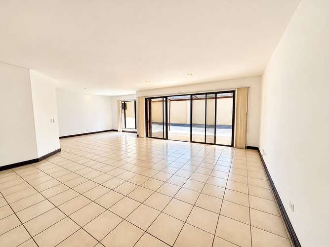 Casa amplia en alquiler en condominio de Escazú  - Imagen 2