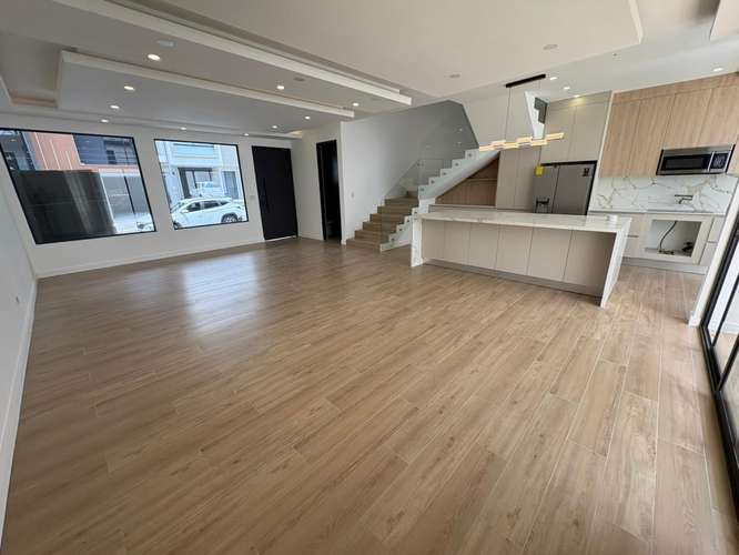 *Venta de casa de lujo de tres pisos en condominio en Tres Ríos. - Imagen 6