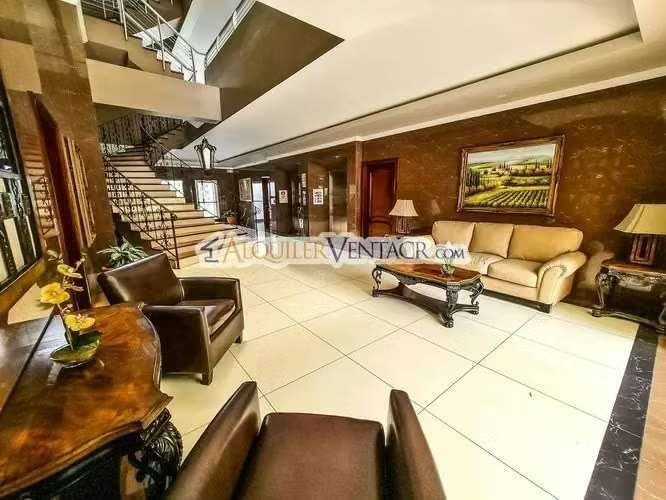 Apartamento amueblado en San Rafael de Escazú con balcón y amenidades