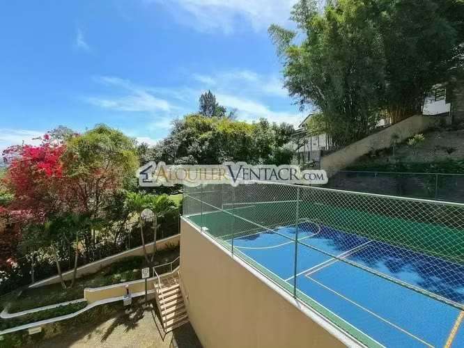 Apartamento amueblado en San Rafael de Escazú con balcón y amenidades