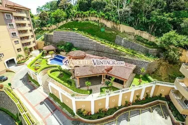Apartamento amueblado en San Rafael de Escazú con balcón y amenidades